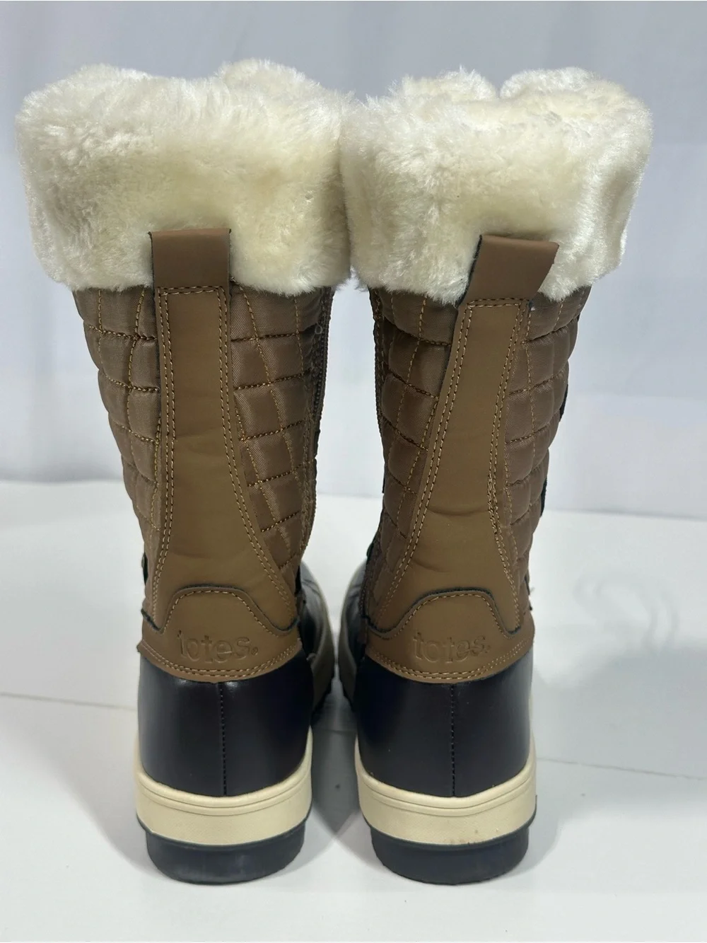 #434 Totes Girl Snow Boots Size 2 MED